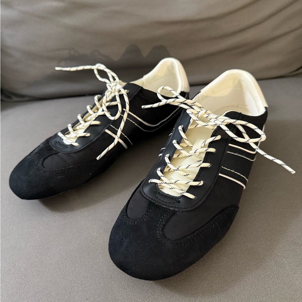 Wemen's Black Low-Top Casual Sneakers - Zara